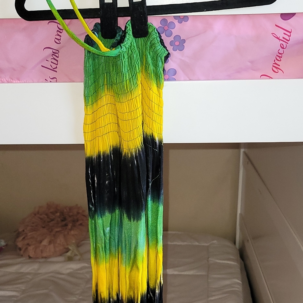 Girls 🇯🇲 Jamaica color dress with tie around the neck size 8